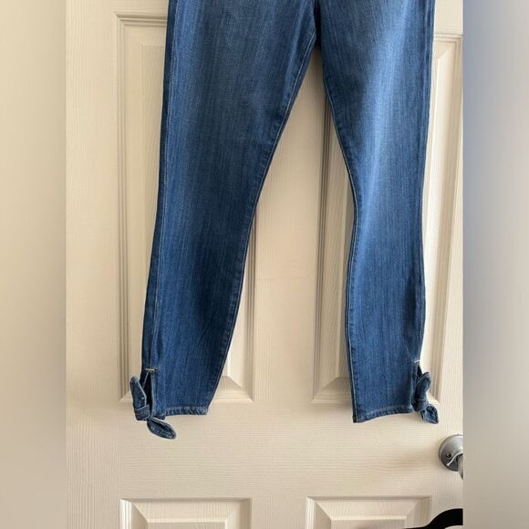 Alice + Olivia
Mid-Rise Skinny Leg Jeans w/ Tags - Picture 4 of 8